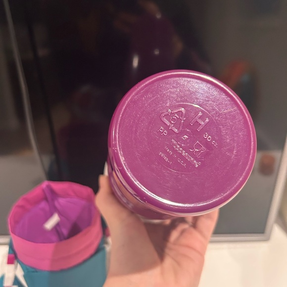 Tupperware take a long - Picture 4 of 4